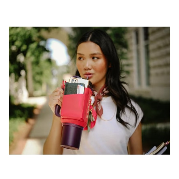 NIB! $40 Stanley All Day 40 oz Quencher Carry-All | Crossbody Bag with Strap - Picture 5 of 7